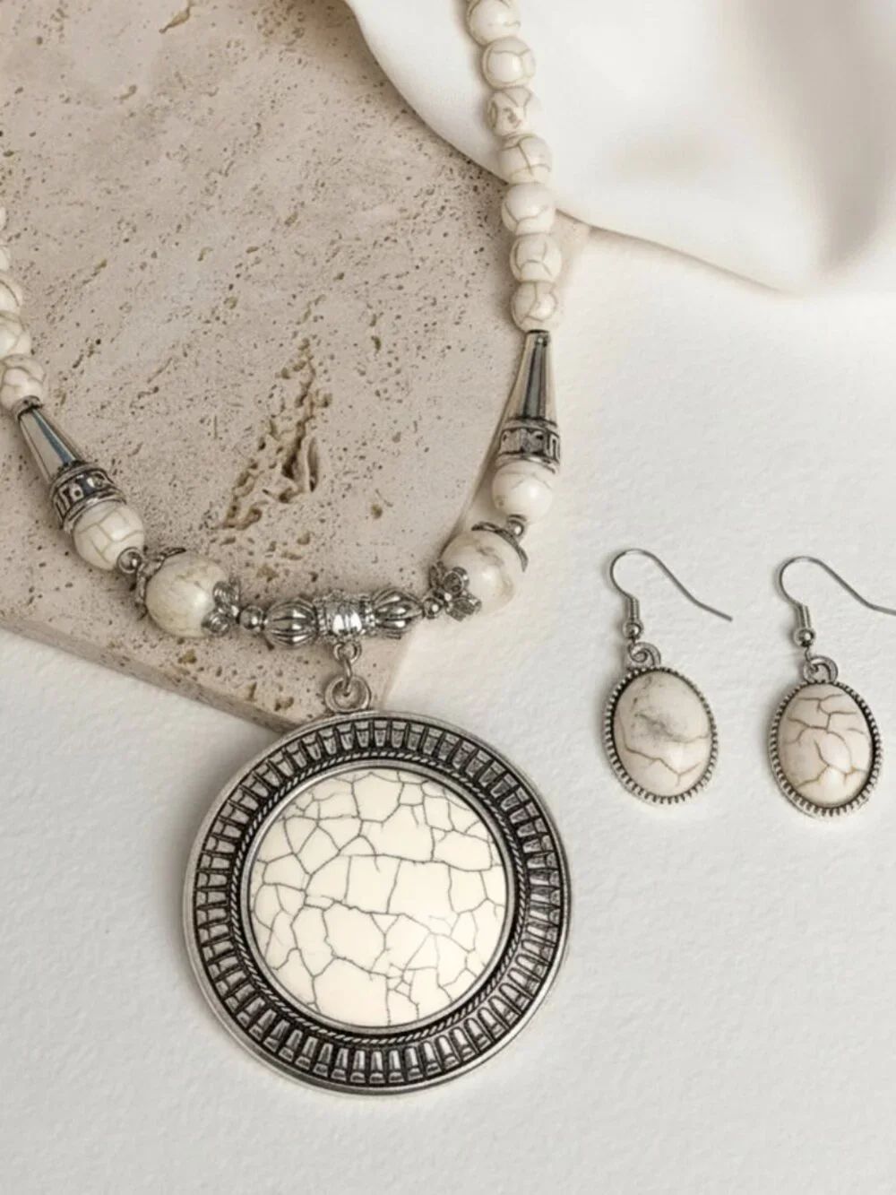 NWT Boho White Magnesite Turquoise Medallion Pendant Necklace Earrings Set
